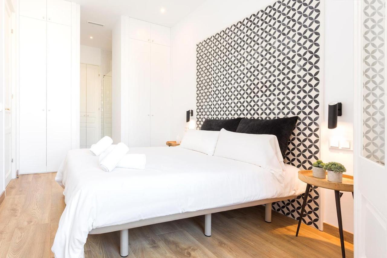 Cozy Apartment Close To Passeig De Gracia บาร์เซโลนา ภายนอก รูปภาพ